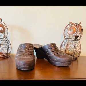 Bass Brown Clogs